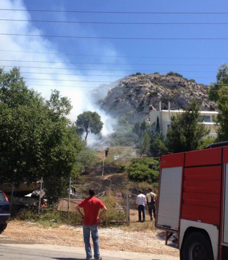 Μεγάλη φωτιά στη Βουλιαγμένη (φωτο),NEA EIDHSES -ΝΕΑ ΕΙΔΗΣΕΙΣ ΕΛΛΑΔΑ ελλάδα, odhgos,agoras,οδηγος αγορας,media, νέα κρίση,on line, νοτος, νετ, notos,net, notosnet,Βούλα, Βουλιαγμένη, Βάρη, ΒΒΒ, 3Β, βαρκιζα,παραλιακή, παραλία, νότια, προάστια, άρθρα, Δημοκρατία,ειδήσεις,